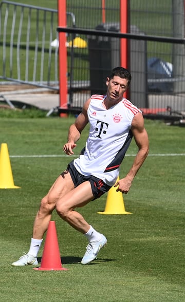 El delantero polaco del Bayern de Múnich, Robert Lewandowski, se ha entrenado esta misma mañana con el equipo bávaro en plenos rumores de su fichaje por el Barcelona.