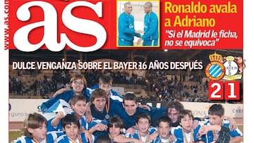 Portada del As Con Gerard Moreno del Espanyol, ahora campe&oacute;n de Europa con el Villarreal.