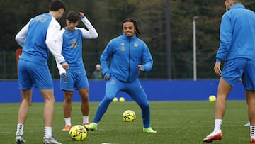 Lucas Noubi, defensa del Deportivo, durante el entrenamiento de este jueves en Abegondo.