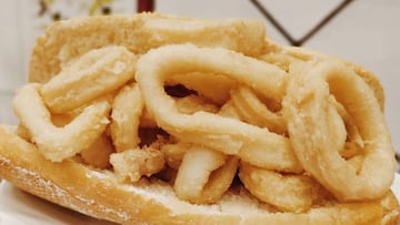 Un cocinero ataca al bocadillo de calamares de Plaza Mayor y apunta: “Un turista no se puede ir con esa idea”