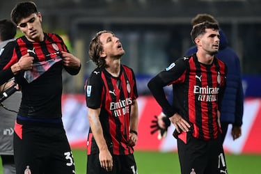 Veterano del Milan cuestiona a Allegri: “¿Quién es el delantero?”