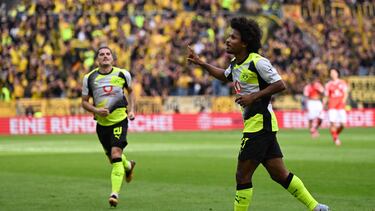 Karim Adeyemi celebra un gol.