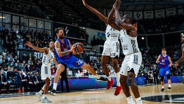 Laprovittola, con 25 puntos y 7 de 12 en triples, fue el héroe en el Astroballe. Mirotic, con 15 puntos, acompañó la exhibición de un Barça superlativo.