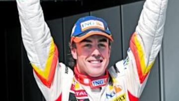 <b>VUELVE A DISFRUTAR. </b>Alonso se mostró muy satisfecho tras reencontrarse con la pole en Hungría.