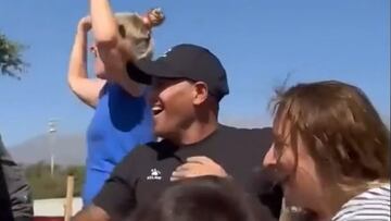 ‘Chupete’ Suazo fue a ver a sus hijas de la U y festejó un gol ante Colo Colo: nadie se imaginó esta escena