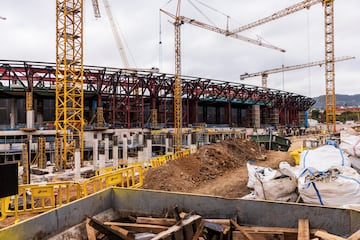 El regreso al nuevo Camp Nou, según el propio club catalán, está a la vuelta de la esquina. Las últimas instantáneas del avance de las obras muestras la construcción del anillo exterior del estadio.