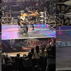 Mujer es agredida por Alberto del Río en función de lucha libre