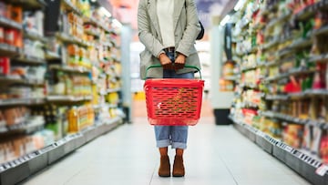 Supermarket aisle, woman legs and basket for shopping in grocery store. Customer, organic grocery shopping and healthy food on groceries sale shelf or eco friendly retail purchase in health shop SUPERMERCADO MERCADO TIENDA