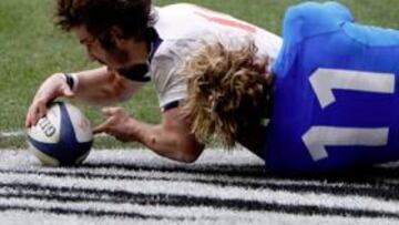 <b>LLUVIA DE ENSAYOS. </b>Andreu posa uno de los ensayos franceses.