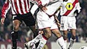 EN RACHA. Urzaiz volvió a ser el salvador del Athletic. Un gol suyo le dio otro punto al equipo bilbaíno en el partido contra el Rayo.