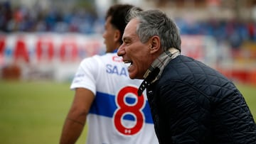 Futbol, Deportes Antofagasta vs Universidad Catolica.
Fecha 30, campeonato Nacional 2022.
El entrenador de Universidad Catolica Ariel Holan es fotografiado durante el partido de primera division contra Deportes Antofagasta disputado en el estadio Calvo y Bacunan de Antofagasta, Chile.
06/11/2022
Andres Pina/Photosport
Football, Deportes Antofagasta vs Universidad Catolica.
30th turn, 2022 National Championship.
Universidad Catolica's head coach Ariel Holan is pictured during the first division match against Deportes Antofagasta held at the Calvo y Bacunan stadium in Antofagasta, Chile.
06/11/2022
Andres Pina/Photosport