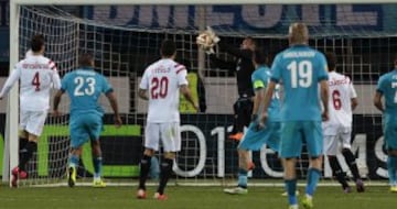 1-1. Rondón anotó el gol del empate tras un error del portero sevillista, Beto.