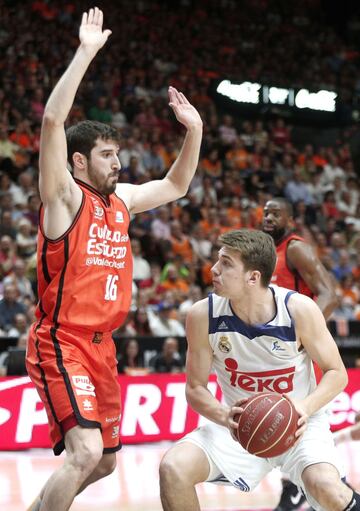 Guillem Vives y Luka Doncic.