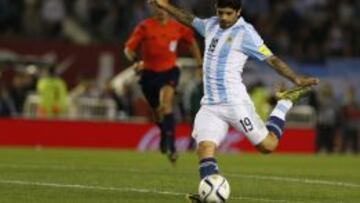 Éver Banega durante el Argentina-Brasil.