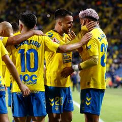 Julián Araujo saborea su regreso al once