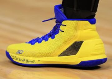 Las zapattilas de Stephen Curry en el partido contra Miami Heat.