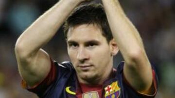 Messi aplaude a la afición.