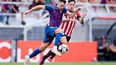LEZAMA, SPAIN - JULY 20: Edu Exposito of SD Eibar competes for the ball with Unai Naveira of Bilbao Athletic during the pre-season friendly match between Bilbao Athletic and SD Eibar at on July 20, 2022 in Lezama, Spain. (Photo by Ion Alcoba/Quality Sport Images/Getty Images)