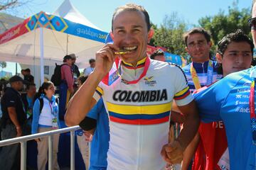 Tmesis, 10 de enero de 1976?El Carmen de Viboral, 4 de octubre de 2024. 48 a?os. Ciclista colombiano con experiencia en Europa. Debut con el Selle Italia, con el que corri dos Giros, y milit, entre otros, dos temporadas en el Caisse d'Epargne espa?ol, con el que disput otro. Represent a Colombia en Juegos Olmpicos. Muri por una herida de arma blanca.