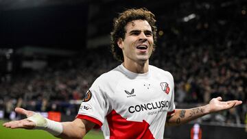 Miguel Rodríguez celebra su gol al Oporto.