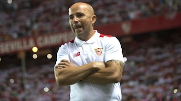 En 2016, Sampaoli se fue con polémica de la selección chilena y llegó al Sevilla de España.