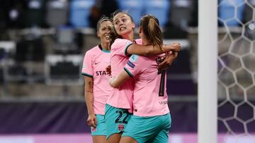 Lieke Martens se abraza con Graham en el primer gol del Bar&ccedil;a.