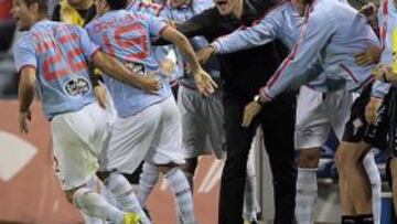 <b>EUFORIA. </b>Fabián Orellana celebra con sus compañeros el tanto anotado en el descuento y que salvó al Celta de caer derrotado.