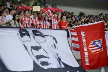 Aficionados chinos del Atlético de Madrid,.