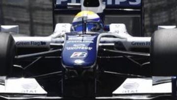 Tan sólo 24 horas después de que la Asociación de Equipos de Fórmula 1 (FOTA) afirmara que la actual parrilla estaba "unida" en sus esfuerzos para conseguir que se cambiaran las normas para 2010, Williams ha decidido presentar su solicitud para competir la próxima campaña.