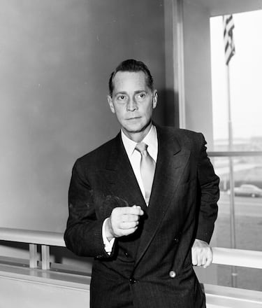 El presidente estadounidense tiene que sortear los problemas que se generan en Washington con el candidato elegido a ser Secretario de Estado y al que se le acusa de tener un pasado comunista.