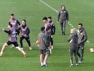 A moving minute of silence was observed before training in memory of the victims of the tragic train accident. Rodrygo returned; Rüdiger was absent.