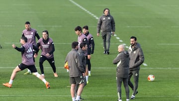 A moving minute of silence was observed before training in memory of the victims of the tragic train accident. Rodrygo returned; Rüdiger was absent.