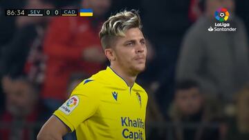 Desatada la polémica para toda la semana: vean el gol con el que el Sevilla hunde al Cádiz