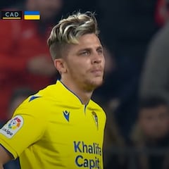 Desatada la polémica para toda la semana: vean el gol con el que el Sevilla hunde al Cádiz