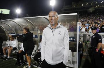 Zidane en el banquillo del Real Madrid. 