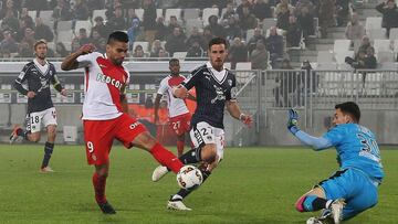 Monaco's Colombian forward Radamel Falcao (L) shoots to score a goal during the French L1 football match between Bordeaux (FCGB) and Monaco (ASMFC) at the Matmut Atlantique Stadium in Bordeaux, southwestern France, on December 10, 2016. / AFP PHOTO / ROMAIN PERROCHEAU