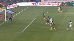 El fallo estrepitoso del arquero de Camerún en la Copa África