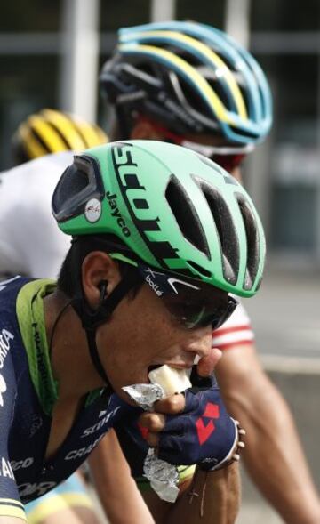 GRA199. BENIDORM (ALICANTE), 10/09/2016.El ciclista colombiano del equipo Orica,Esteban Chaves,en el pelotón durante durante la vigésimo etapa de la Vuelta Ciclista a España con salida en Benidorm y meta en el alto de Aitana, y con un recorrido de 193,2 kilómetros. EFE/Javier Lizón