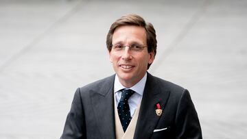 El alcalde de Madrid, José Luis Martínez-Almeida, a su llegada a su boda con la sobrina segunda del Rey Felipe VI, Teresa Urquijo, en la parroquia San Francisco de Borja, a 6 de abril de 2024, en Madrid (España). José Luis Martínez-Almeida y Teresa Urquijo se han casado hoy en la iglesia jesuita San Francisco de Borja, situada en la calle Serrano, en el barrio Salamanca de Madrid. Finalizado el acto, los recién casados, junto a los 500 invitados, se han trasladado hasta el término municipal de Colmenar Viejo, donde tiene lugar el convite en la finca ‘El Canto de La Cruz’, propiedad de los abuelos maternos de la novia.
06 ABRIL 2024;BODA;MATRIMONIO;ENLACE;ALCALDE;IGLESIA
A. Pérez Meca / Europa Press
06/04/2024