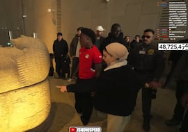 Momento histórico en Egipto: permiten a un streamer grabar en solitario dentro de la pirámide de Giza