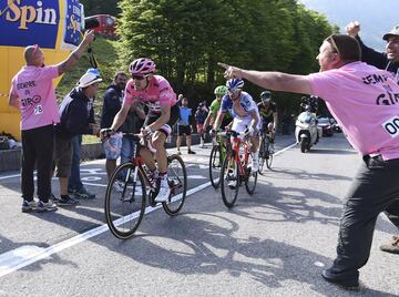 Dumoilin durante la decimonovena etapa de 191 kilómetros, entre San Candido y Piancavallo del Giro de Italia