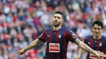 Borja Bastón, con 14 goles, llama a la puerta del Atlético