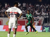 Soccer Football - Brasileiro Championship - Sao Paulo v Palmeiras - Estadio Morumbi, Sao Paulo, Brazil - March 21, 2026 Palmeiras' Jhon Arias celebrates scoring their first goal as Sao Paulo's Marcos Antonio looks dejected REUTERS/Thiago Bernardes
