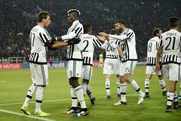 1 año coincidieron en Turín. Pogba mandaba desde el centro del campo y Mandzukic marcaba. En la imagen celebran un gol juntos.
