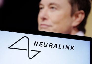 Mark Zuckerberg y Elon Musk ya piensan en decir adiós a los teléfonos móviles: este es el futuro que plantea Facebook y Neuralink