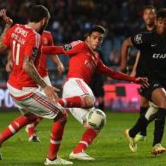 Las Águilas ganan gracias a Jiménez y acarician el título