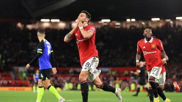 MANCHESTER, ENGLAND - OCTOBER 19: Bruno Fernandes of Manchester United celebrates scoring their 2nd goal during the Premier League match between Manchester United and Tottenham Hotspur at Old Trafford on October 19, 2022 in Manchester, United Kingdom. (Photo by Simon Stacpoole/Offside/Offside via Getty Images)