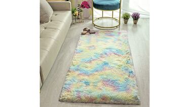 Esta alfombra, en siete tamaños, tres formas y 12 colores, se puede colocar en cualquier lugar de la casa