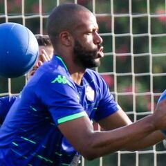 Sidnei acelera para ganarse un sitio en el Betis