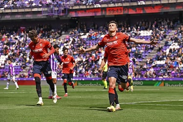 El croata va camino de batir sus registros goleadores. Un doblete, uno de penalti, para ganar al Valladolid. Rubén García es su compañero ofensivo ideal.